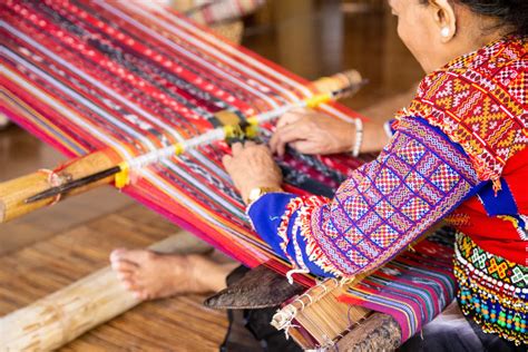  Families and Private Lives: A Century of Social Change in China - Unveiling a Tapestry Woven with Threads of Tradition and Modernity